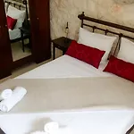 Fterini Sterna & Alletri Agios Leon
