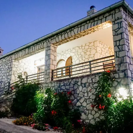 Fterini Sterna & Alletri Апартаменты *