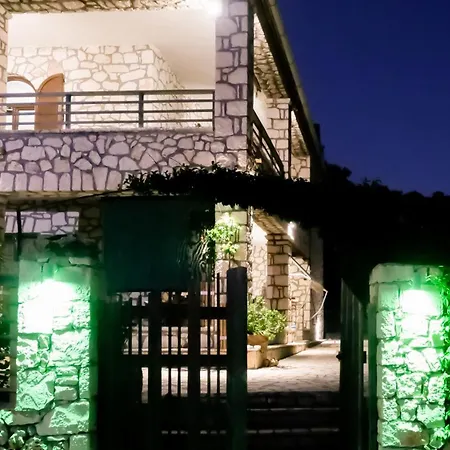 Fterini Sterna & Alletri Апартаменты