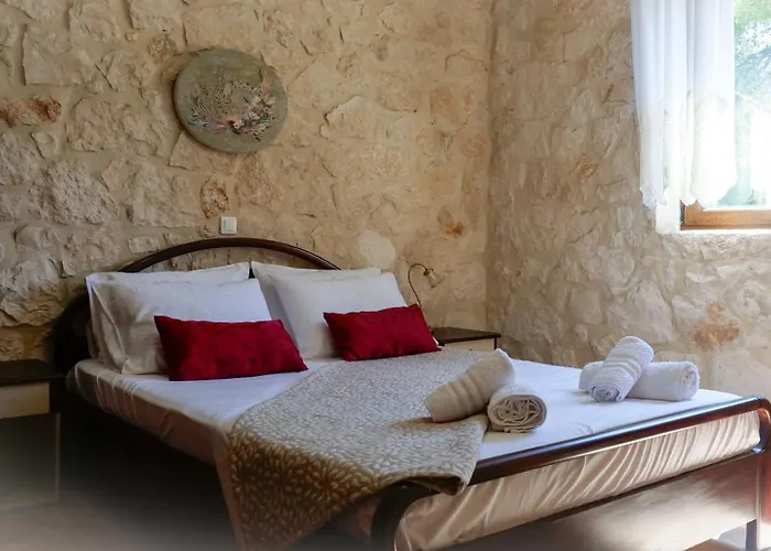 Fterini Sterna & Alletri * Agios Leon