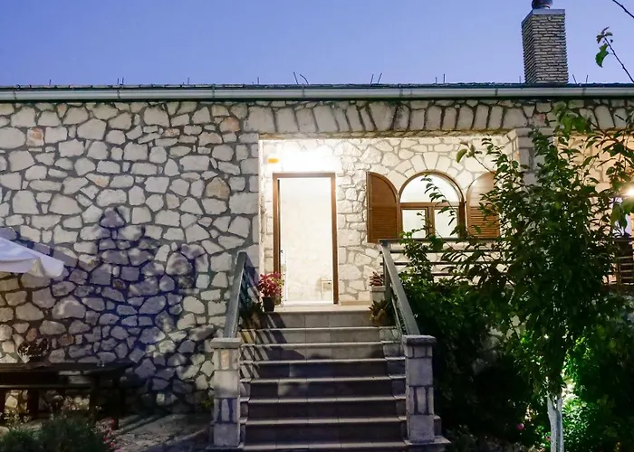 Fterini Sterna & Alletri Agios Leon