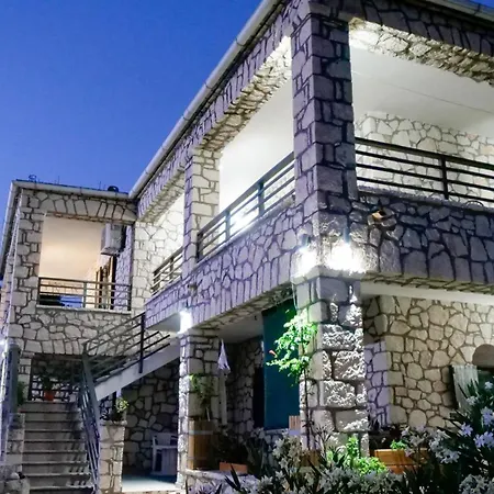 Fterini Sterna & Alletri 公寓 Agios Leon