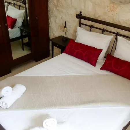 Fterini Sterna & Alletri Agios Leon